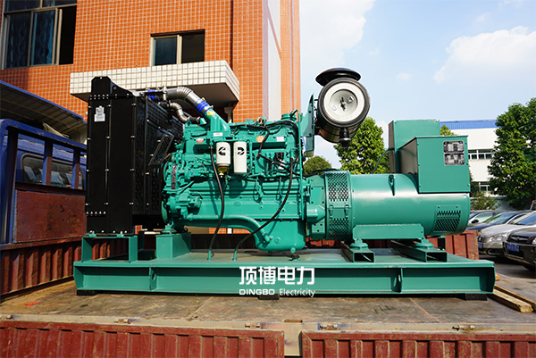我公司和三江县苏城投资置业顺利签订一台400KW重庆康明斯柴油发电机组